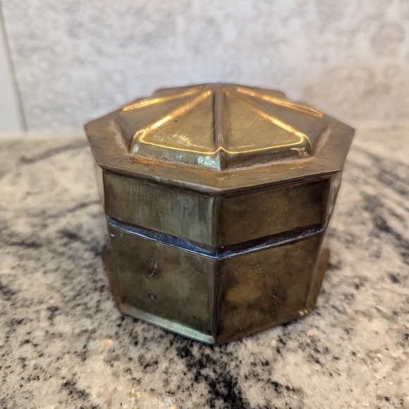 Vintage/Antique Small Brass/Metal Trinket Box - Picture 8 of 14